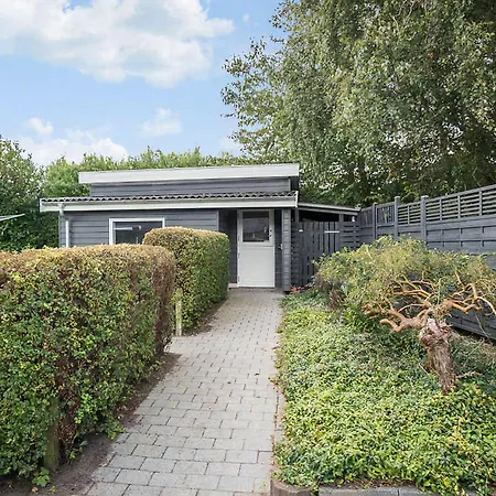 Close To The Beach, Holiday home *