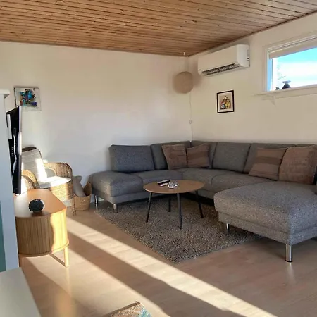 Close To The Beach, Holiday home *