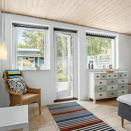 Close To The Beach, Skovs-Hojrup